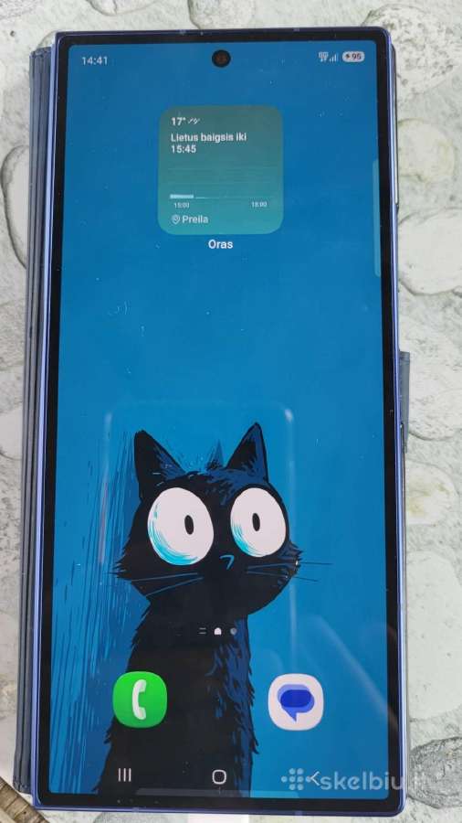 Parduodu telefoną su defektu.dužęs vidinis ekranas
