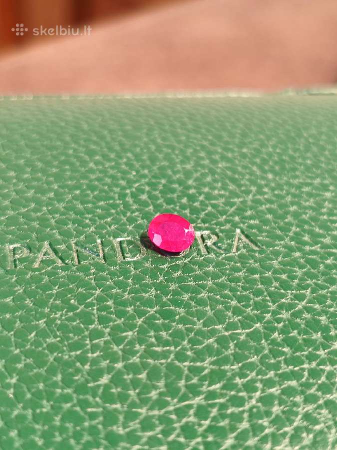 Natūralus rubinas su gemologiniu sertifikatu