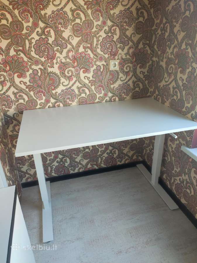 Mechaninis pakeliamas rašomasis Ikea stalas
