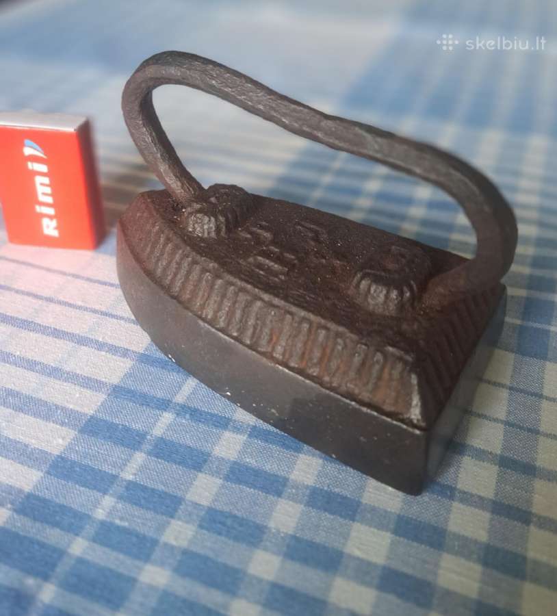 Antikvarinis mini ketaus lygintuvas.