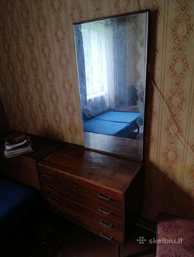 Vintažinė Mid-century komanda su veidrodžiu