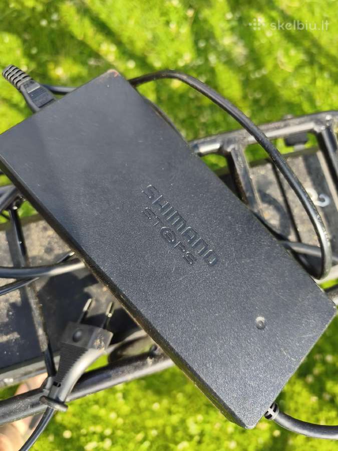 Dviračio baterija su pakrovėju