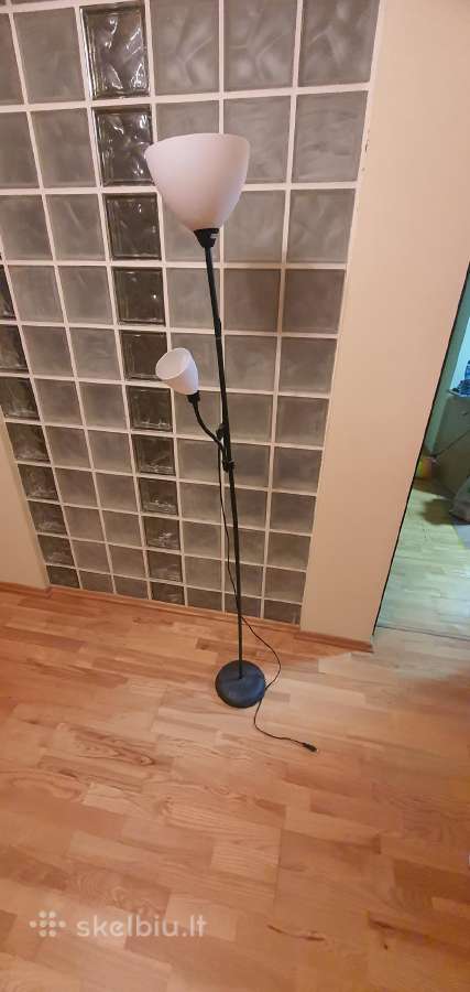 Šviestuvas pastatomas ant grindų