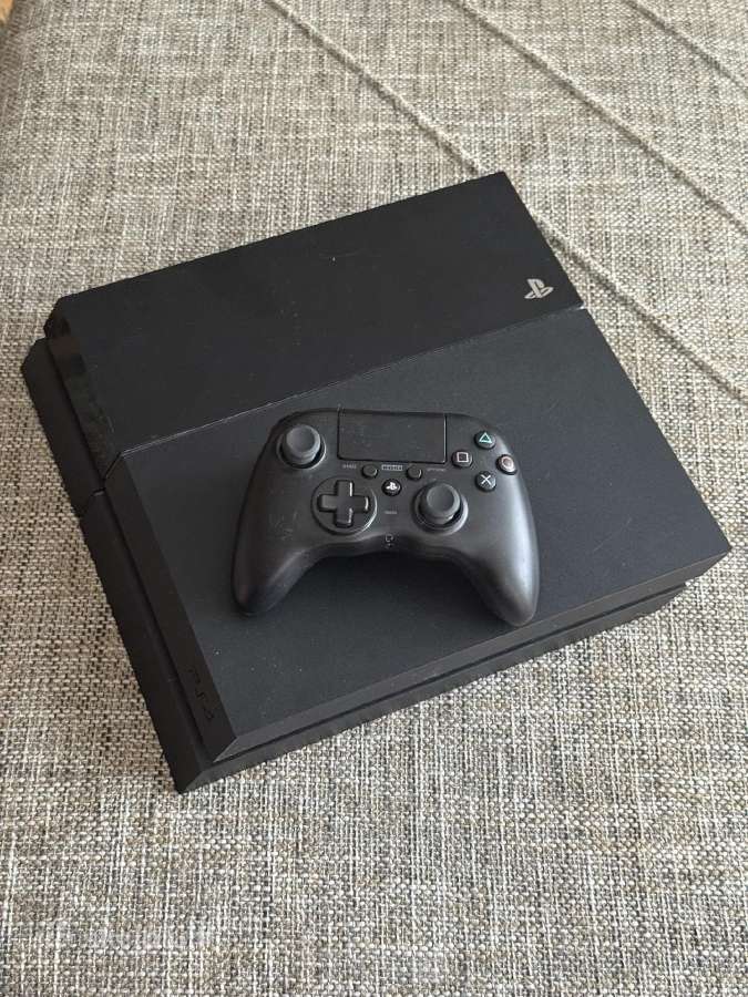 Playstation 4 konsole