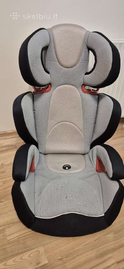 Automobilinė kėdutė chicco 15-36 kg.