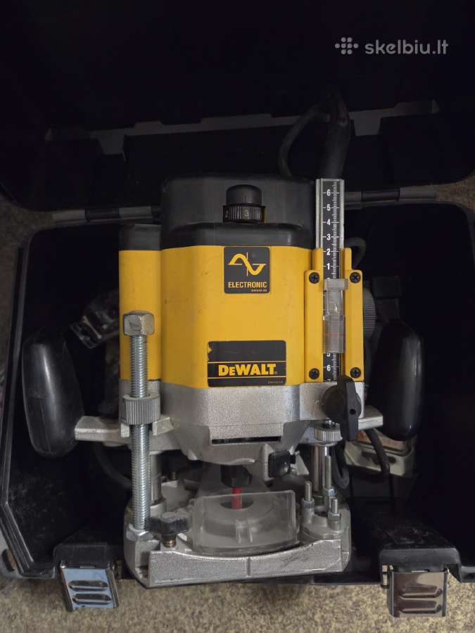 Dw625e Dewalt kintamo greičio freza 2000w