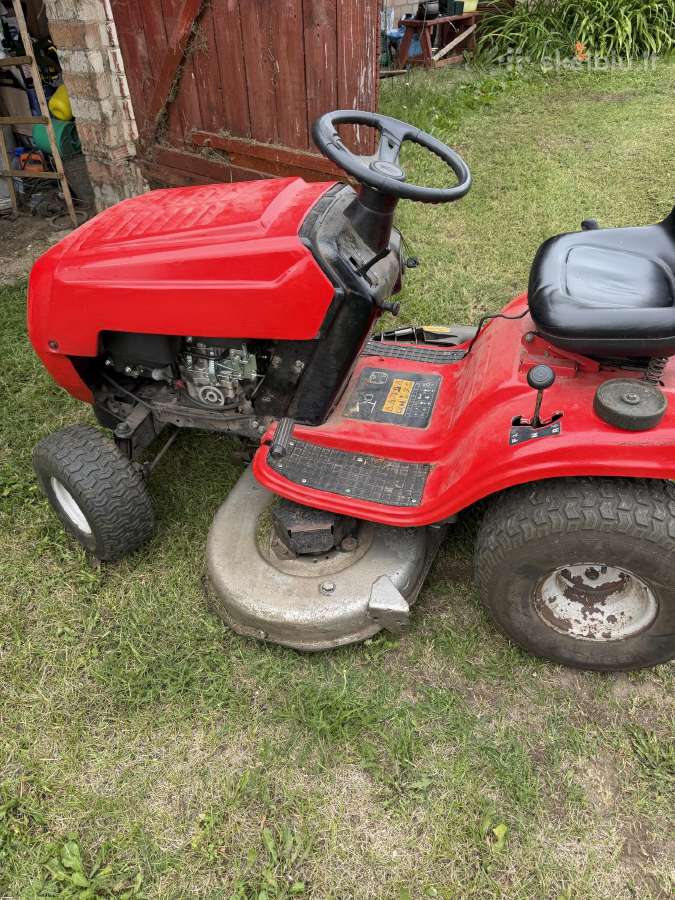 Parduodu žoliapjove traktoriuką