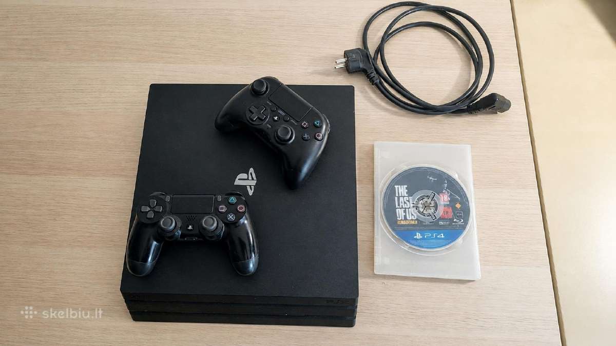 Playstation 4 Pro 1tb + 2 pulteliai + Žaidimas