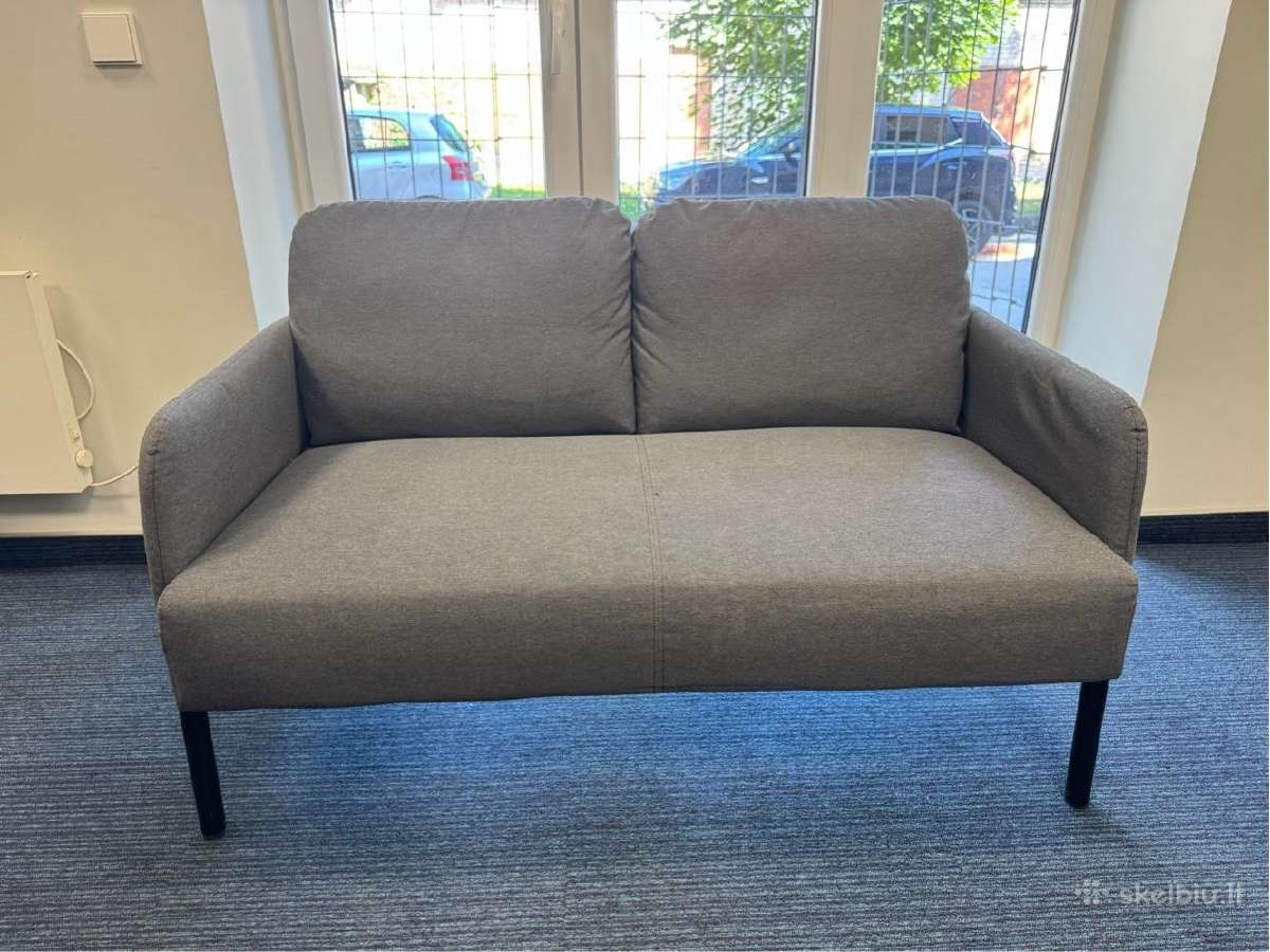 Pilka sofa