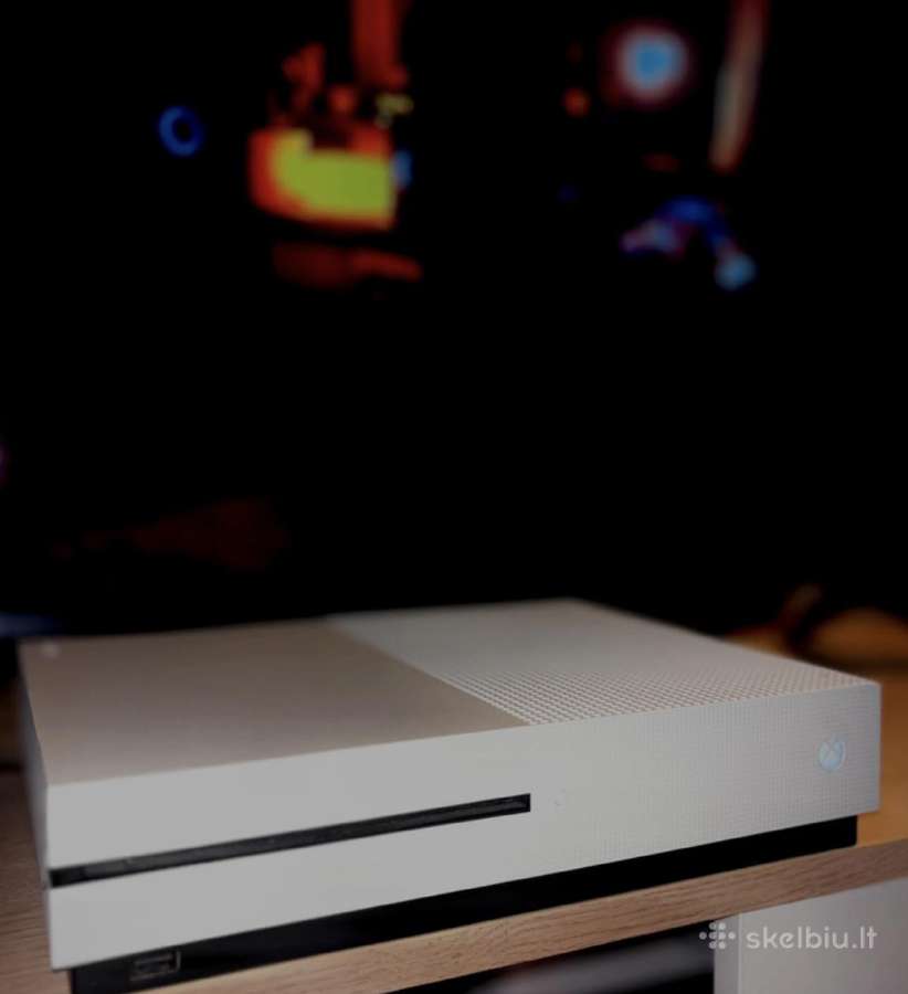 Parduodu Xbox One S žaidimų konsolę