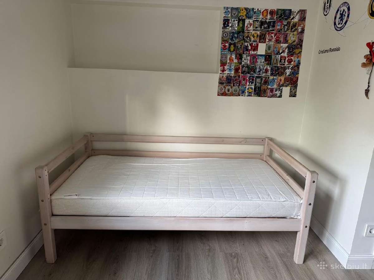 Lova su čiužiniu