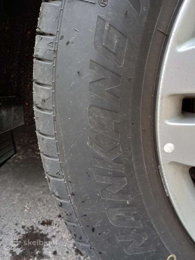 Kia Sportage R17 originalai su naujom padangom
