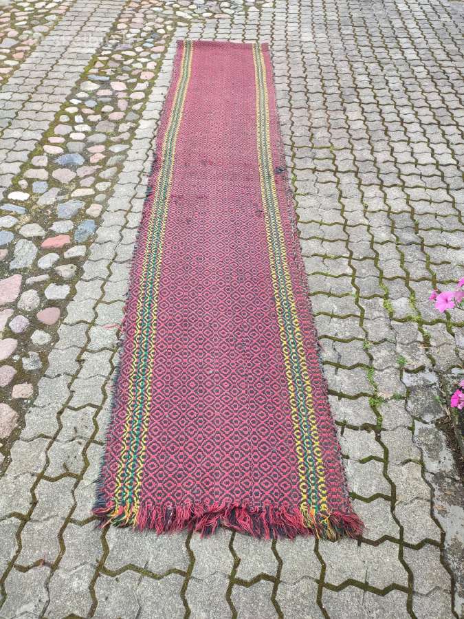 Rankų darbo austas takas