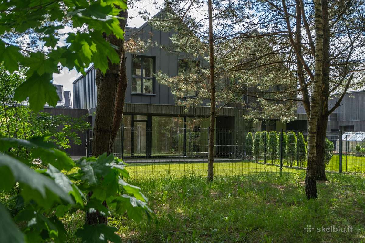 Kotedžas su vaizdu ir privačiu išėjimu į mišką