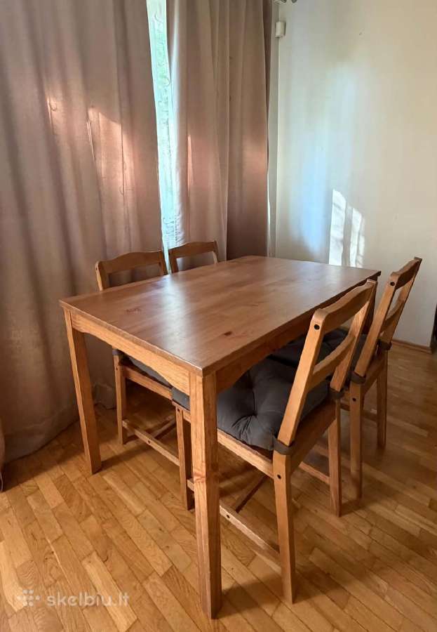 Stalas ir 4 kėdės