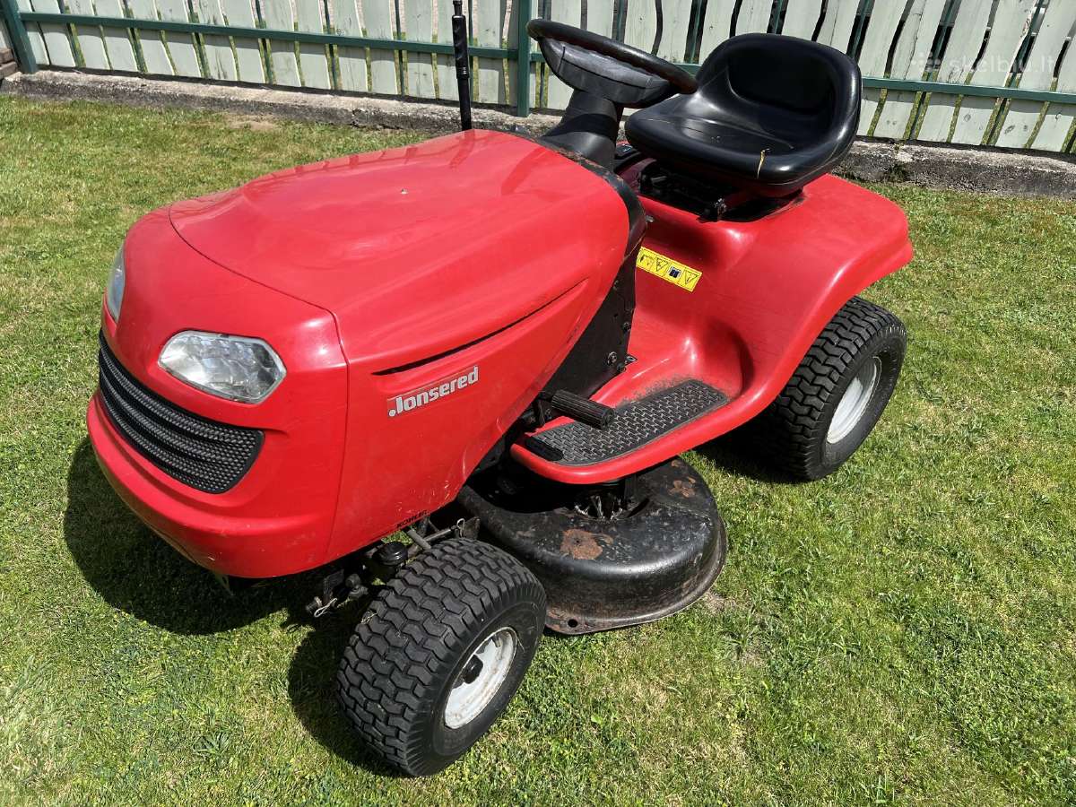 Jonsered 15 Hp sodo traktoriukas