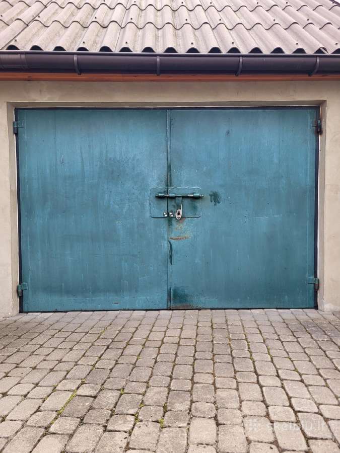 Naudoti garažo vartai su stakta ir vidine spyna