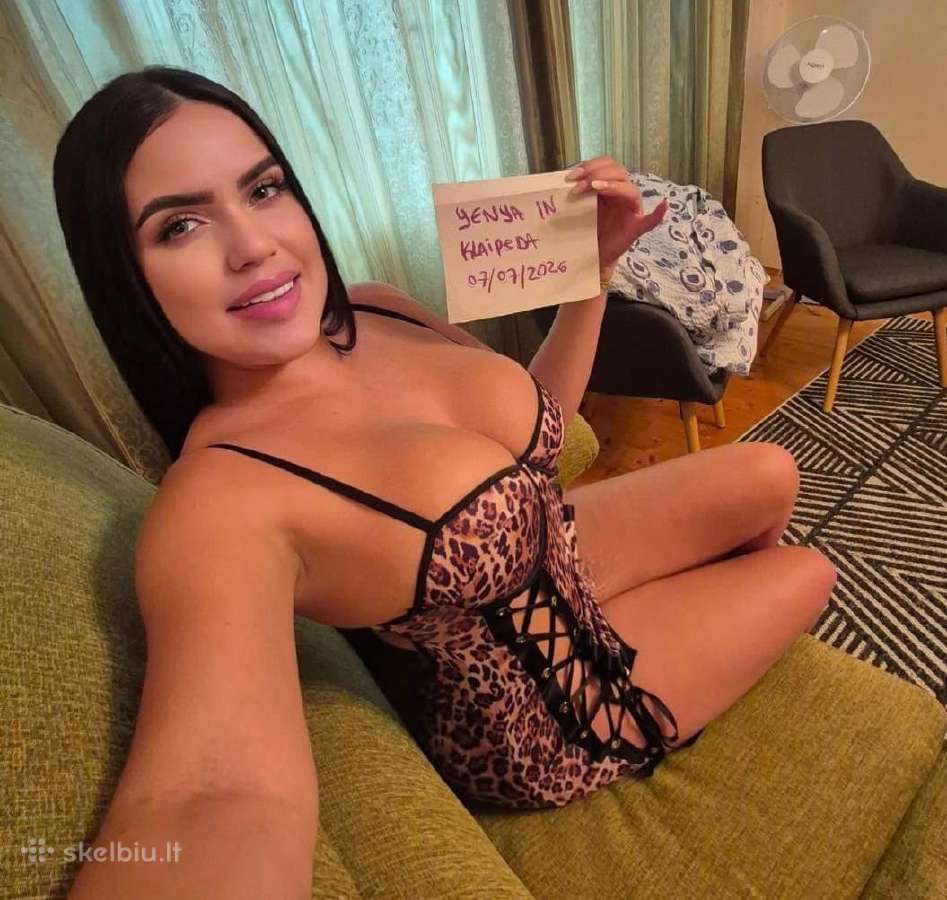 100% real Latina woman no scams or fake photos.
