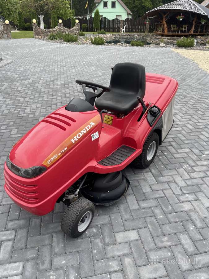 Sodo traktoriukas Honda 2315 V-twin