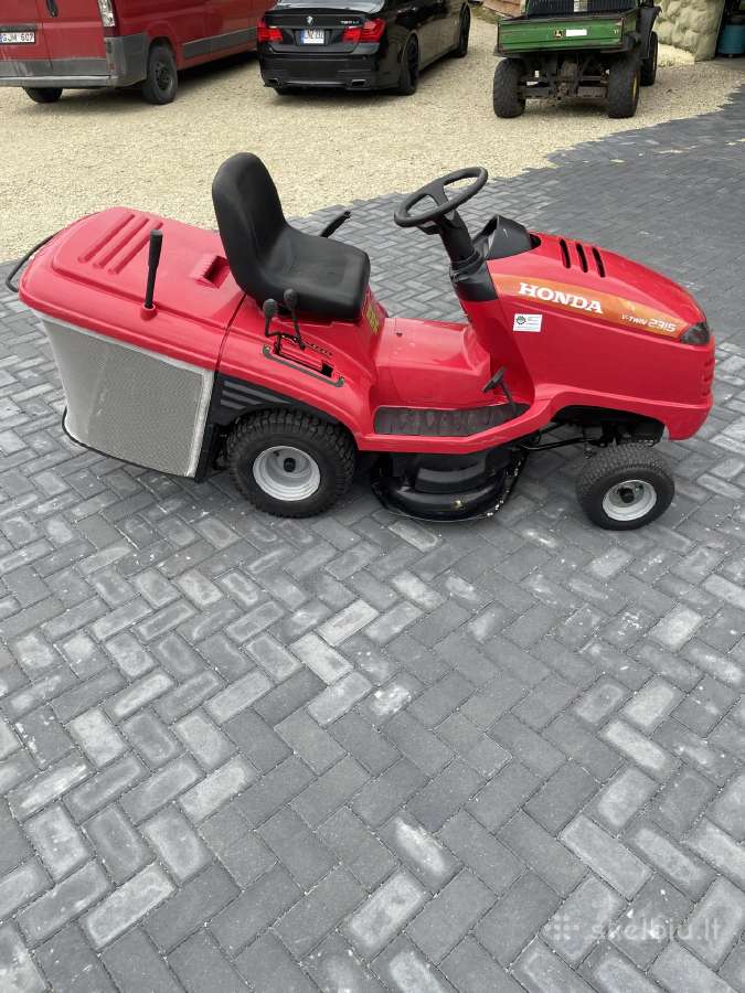 Sodo traktoriukas Honda 2315 V-twin - nuotraukos Nr. 3