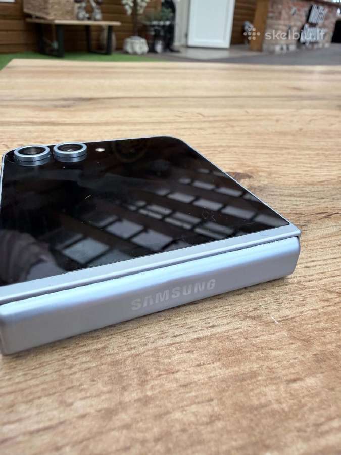 Samsung Galaxy Z Flip6