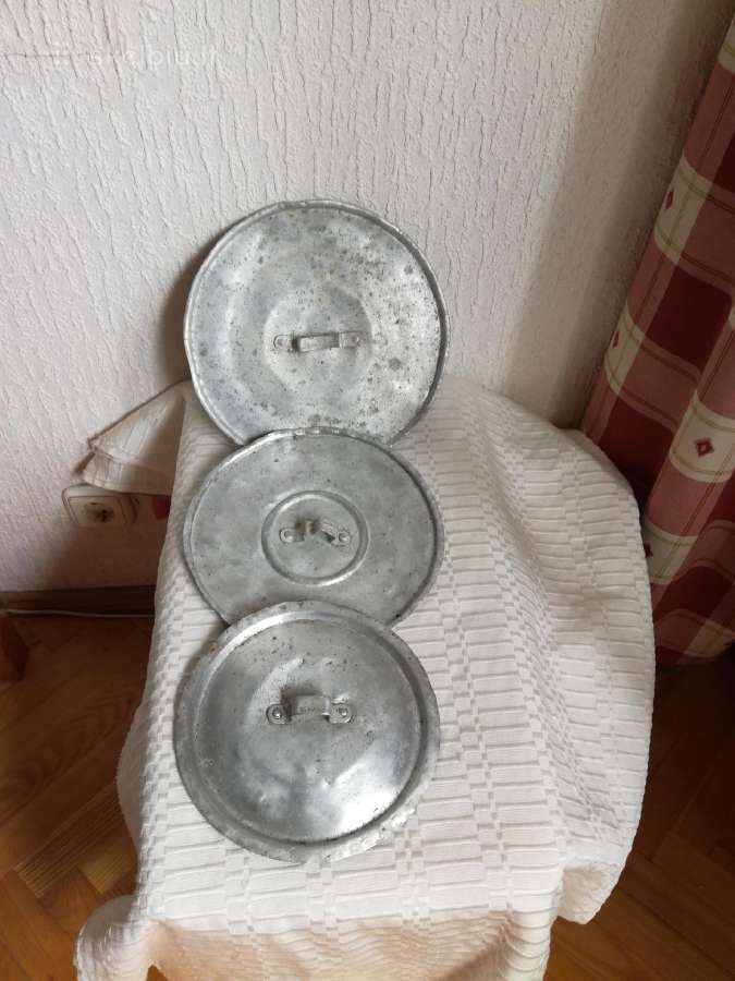 Seni,aliuminiai puodų dangčiai