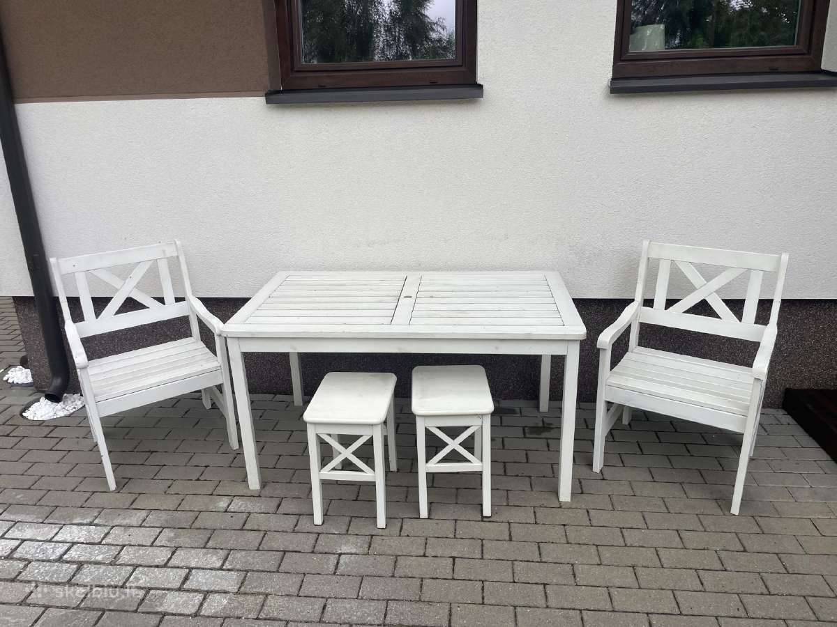Mediniai lauko baldai