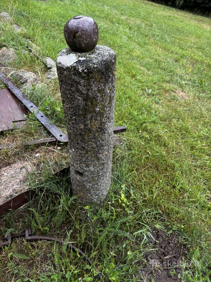 Antikvarinis akmeninis stulpas