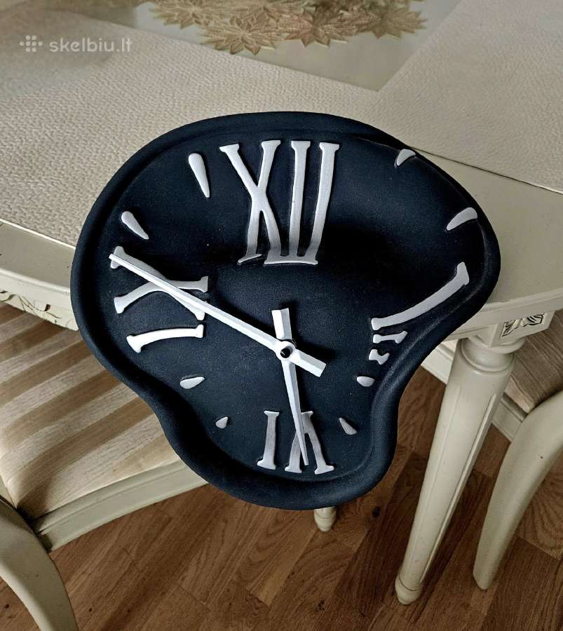 Salvadoro Dali insperacijos laikrodis