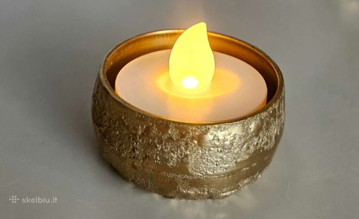 Žalvarinė žvakidė