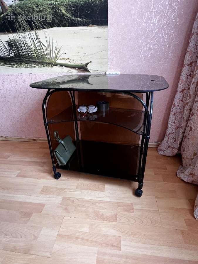 Stiklinis staliukas