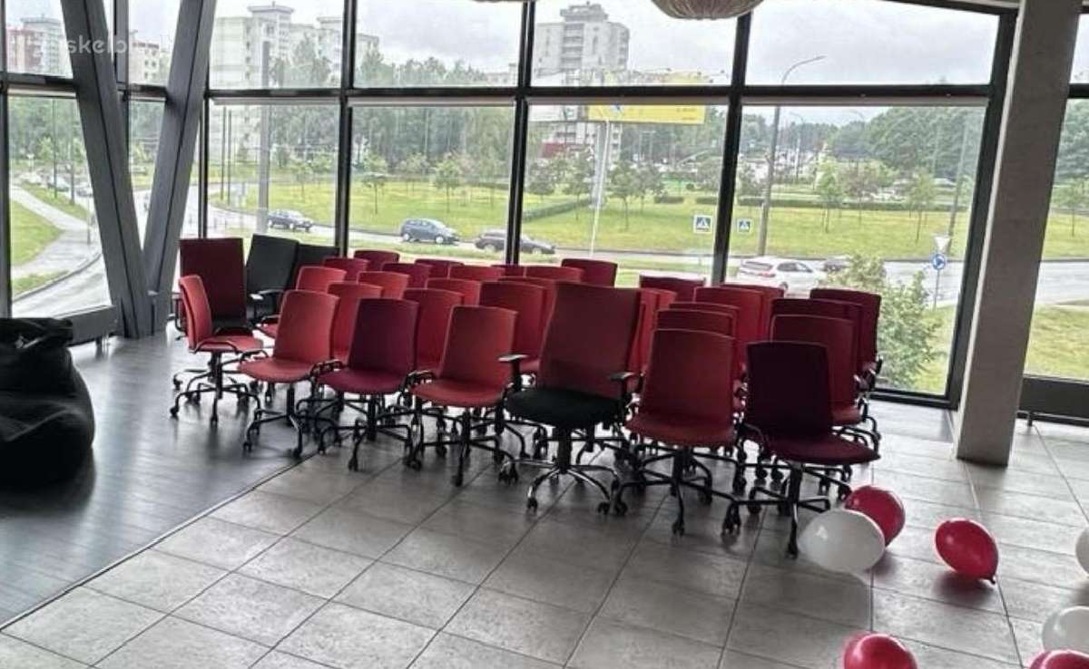 Biuro kėdės po 10eur. Parduodu tik iškart visas.