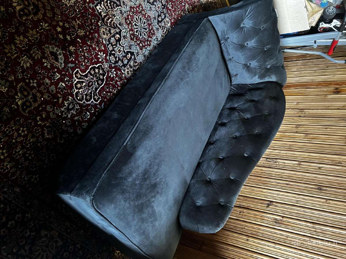 Modernios klasikos veliūrinė kušetė