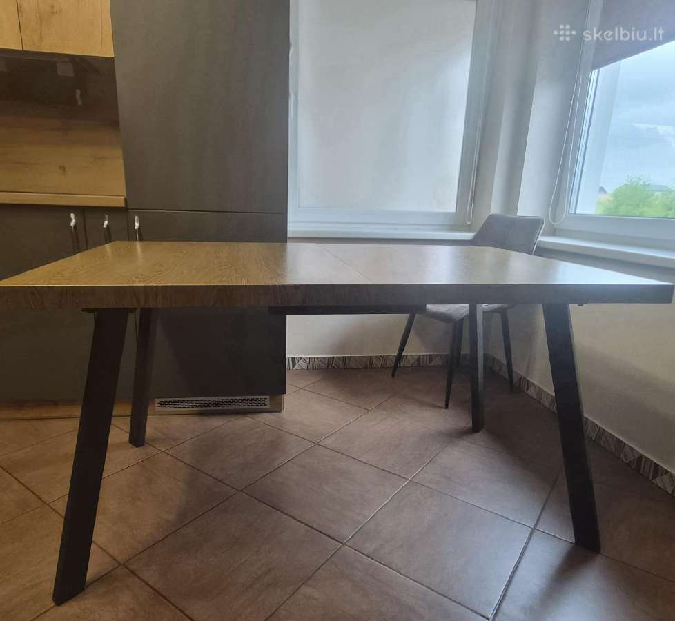 Išskleidžiamas valgomojo stalas