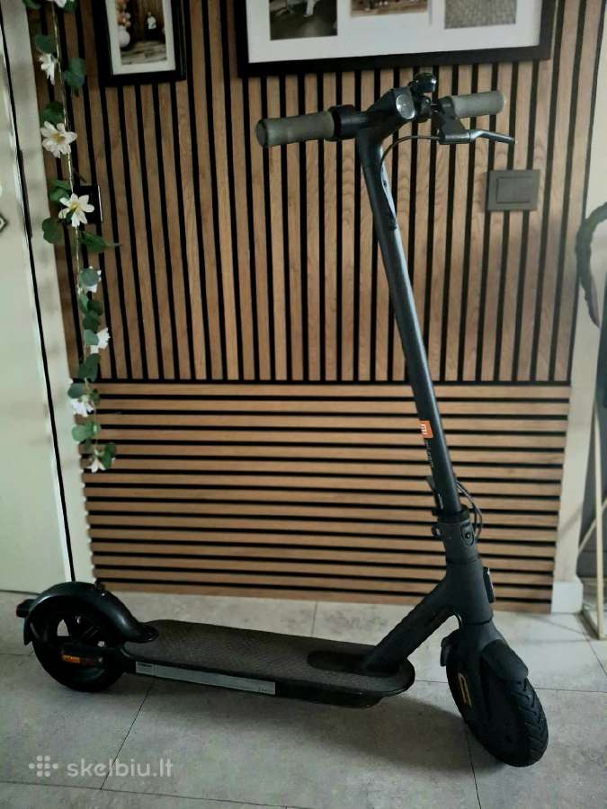 Elektrinis paspirtukas Xiaomi Mi Essential