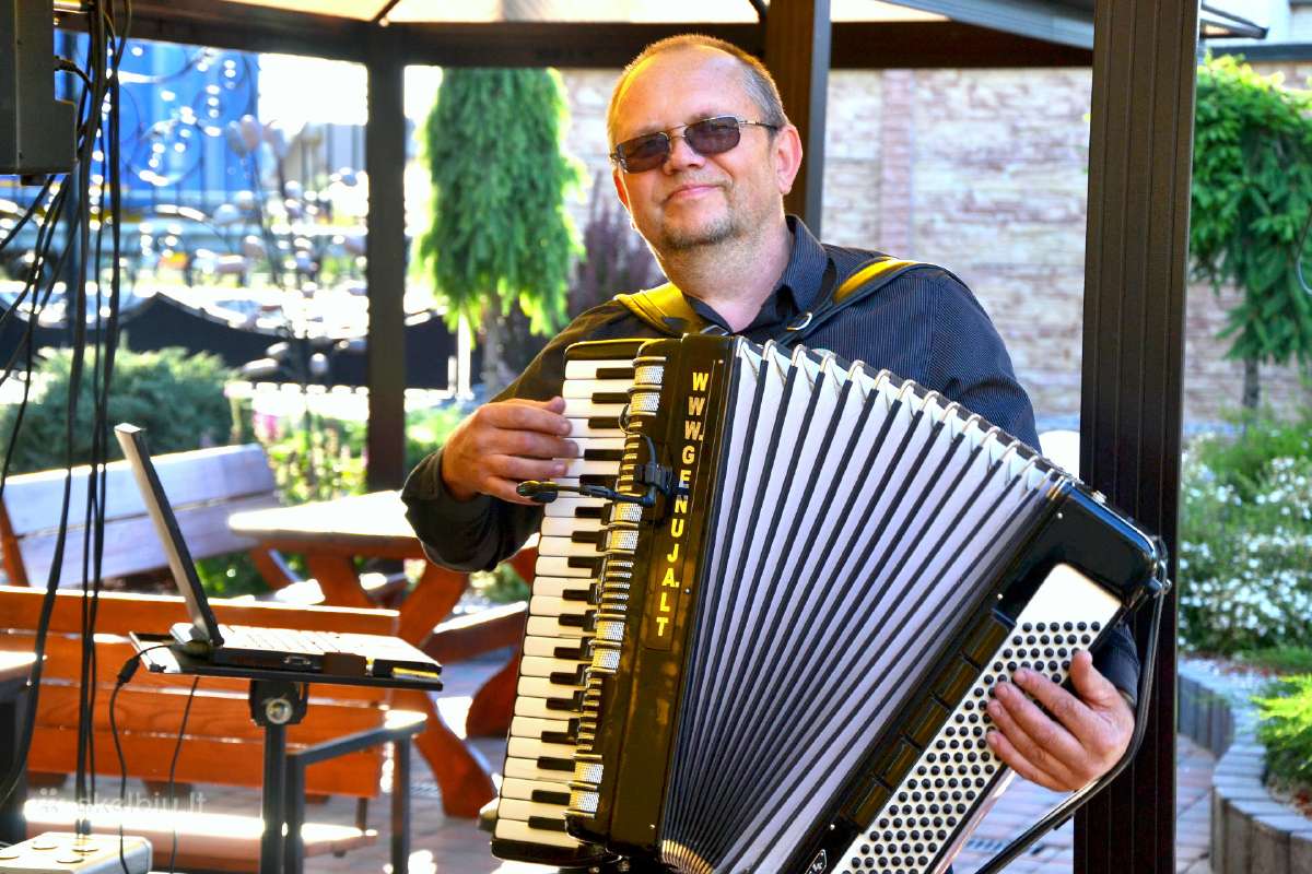 Profesionali akordeono muzika Jūsų šventėms !