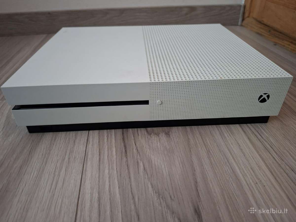 Xbox one s model 1681 taip pat keleta zaidimu