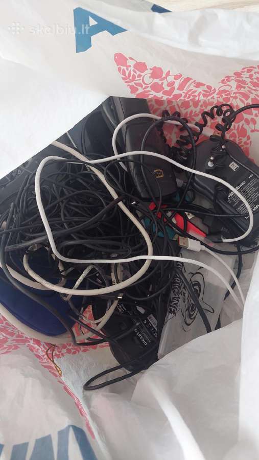 Laidai , telefonai , pultas