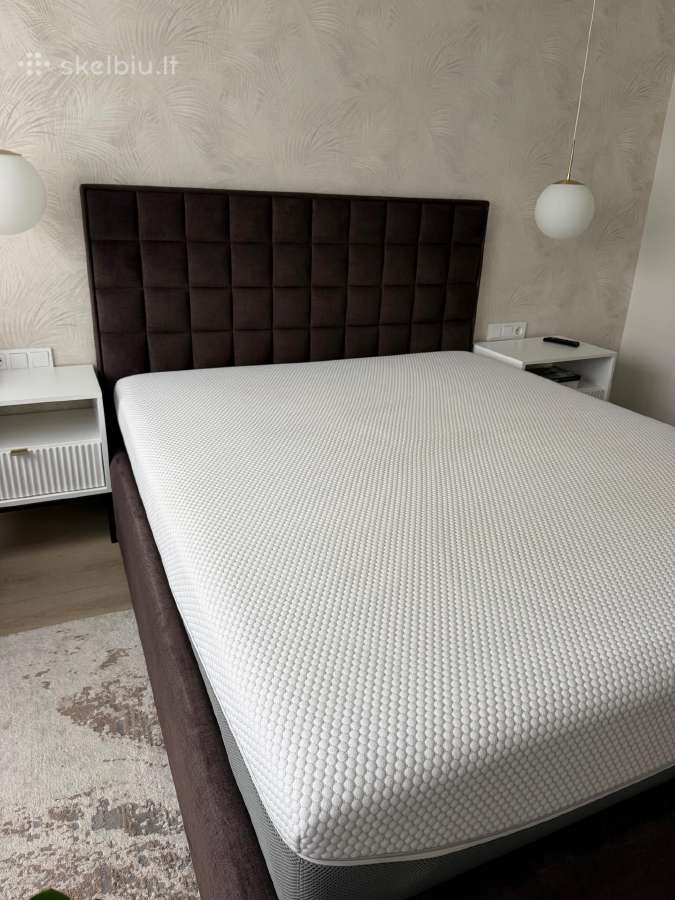 Parduodama miegamojo lova su čiužiniu 160/200