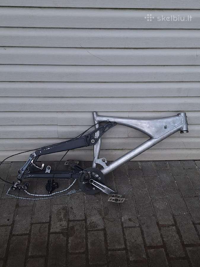 Pardudamas Yeti Dh9 rėmas.