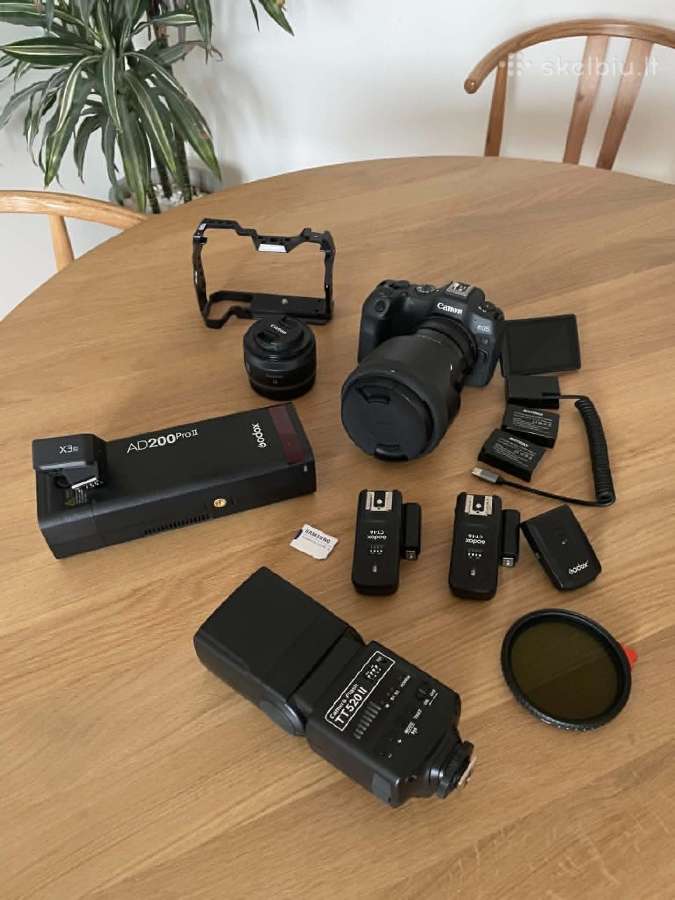 Canon EOS R8