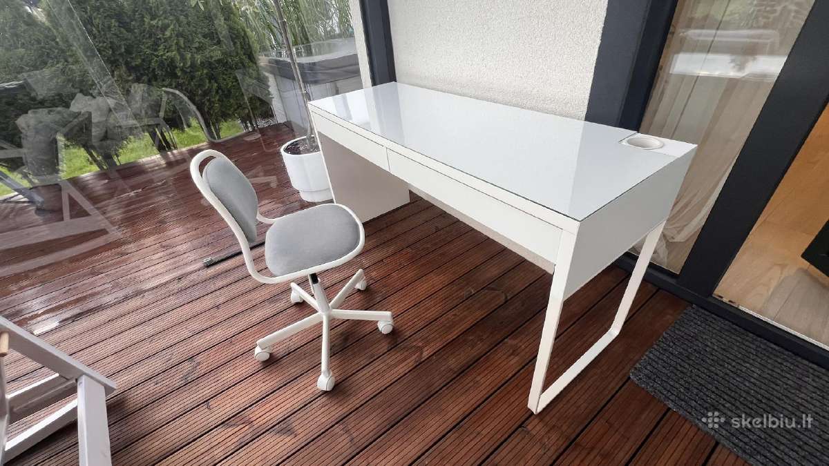 Parduodamas rašomasis stalas su vaikiška kėde