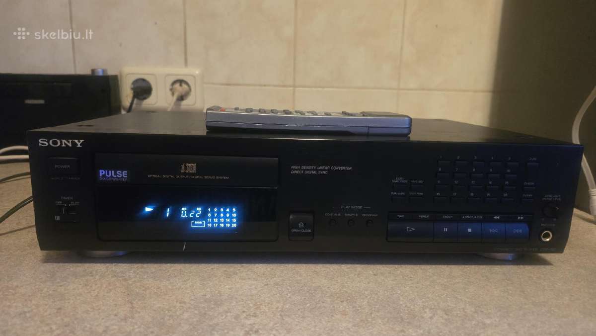 Sony cdp-797 CD grotuvas su distanciniu pultu.