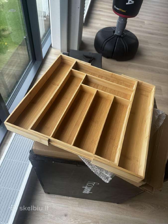 Parduodamas išskleidžiamas bambukinis stalo įranki
