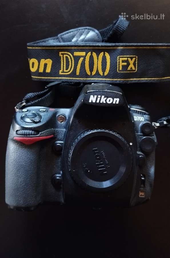 Nikon D700 ir D750