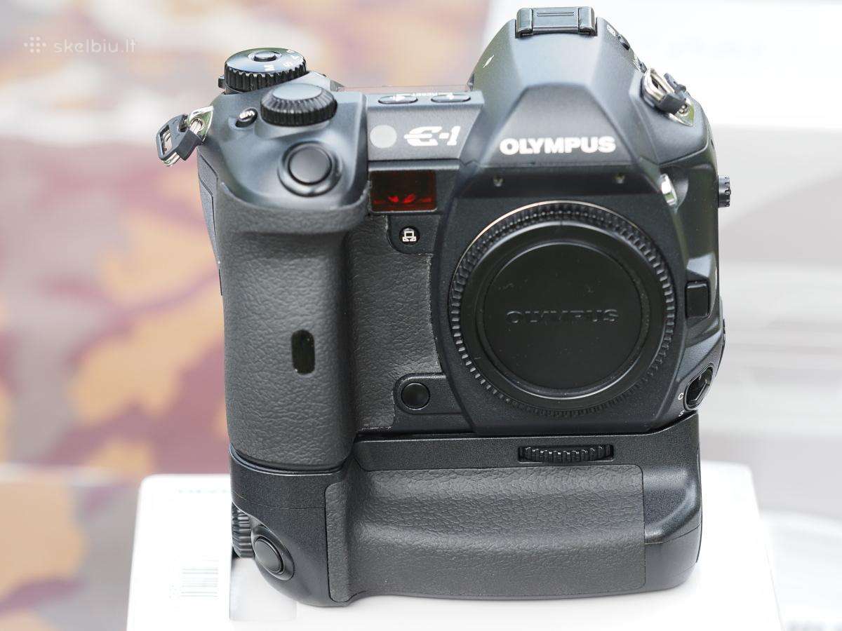 Olympus E-1 su priedais