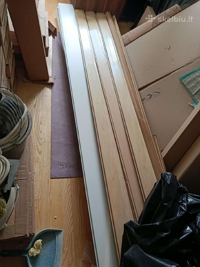 Dovanoju Dailylentės plastikas.