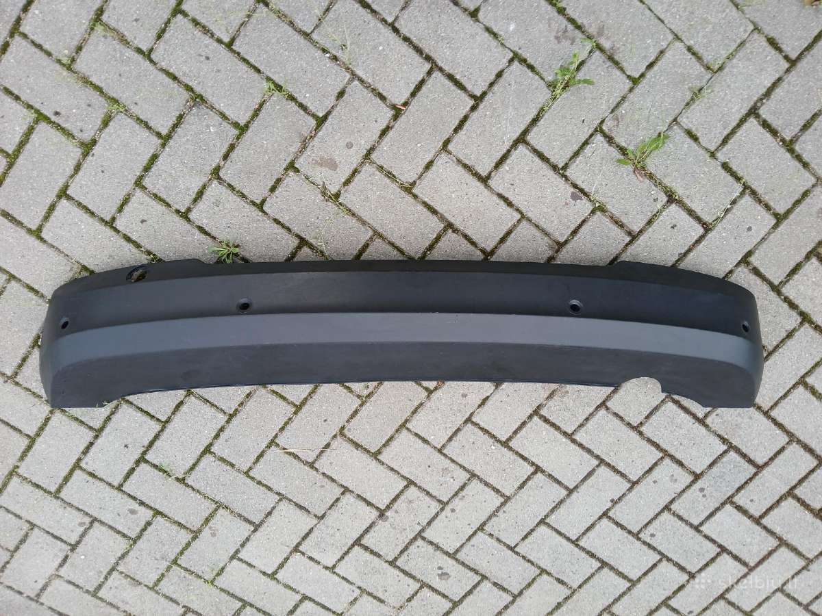 Hyundai i30 apdailinė galinio bamperio juosta