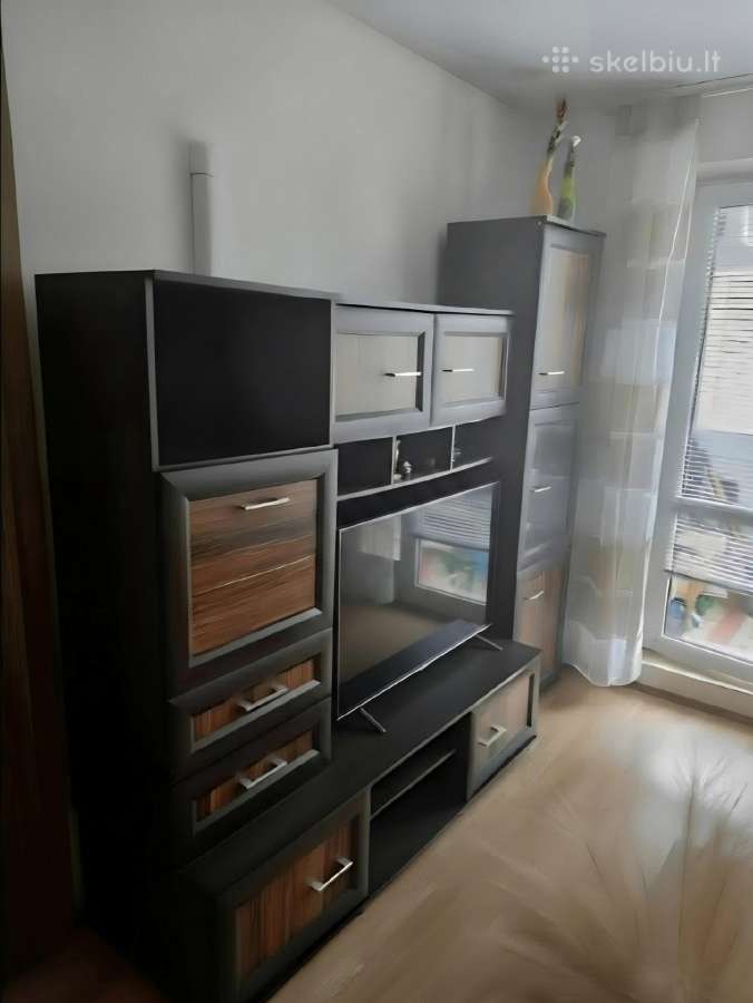 Erdvi ir labai talpi svetainės sekcija - nuotraukos Nr. 2