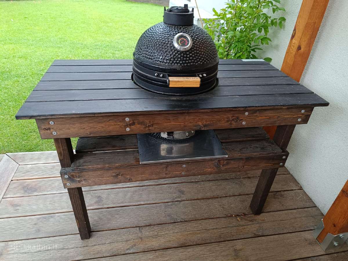 Kepsninės stalas skirtas Kamado Bono Minimo